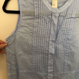 Light blue interview sleeve less top